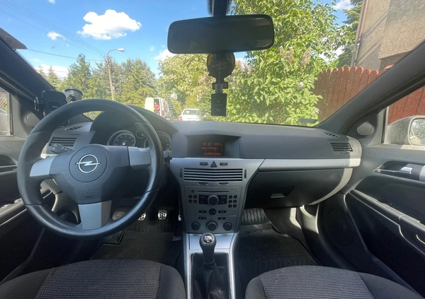 Opel Astra cena 12000 przebieg: 225000, rok produkcji 2005 z Łódź małe 16